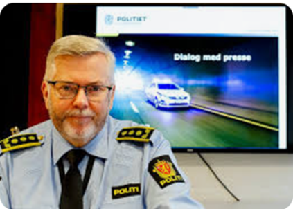 Prat med politistasjonssjef Terje Sperrevik